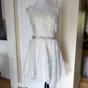 LEVORY J Formal Cream Dress w/ lace-up back -Sz 10